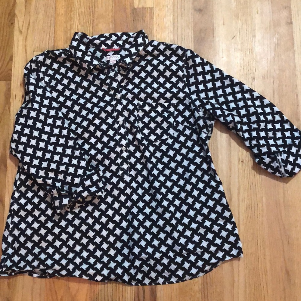Houndstooth shirt. Fits like a XL